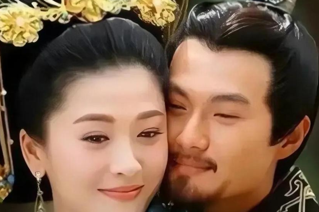 洞房之夜,平阳公主看着卫青健壮的身体,略带羞涩地说"卫青,让我伺候你