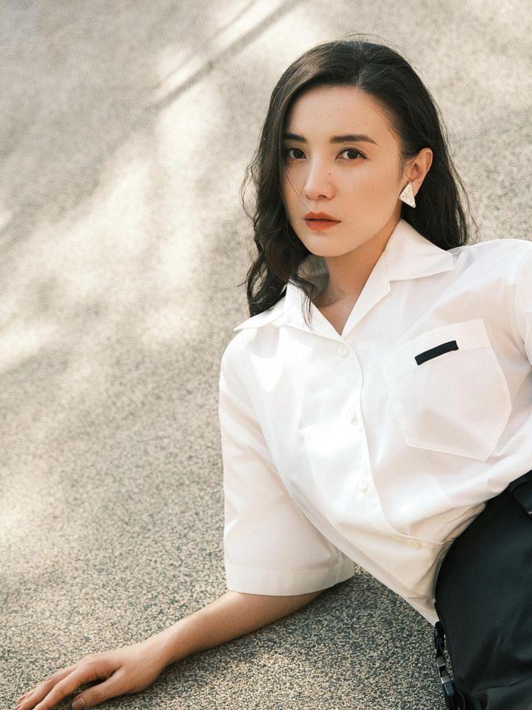 有一次,张嘉益和宋佳走红毯,张嘉译问宋佳:你带人了吗?