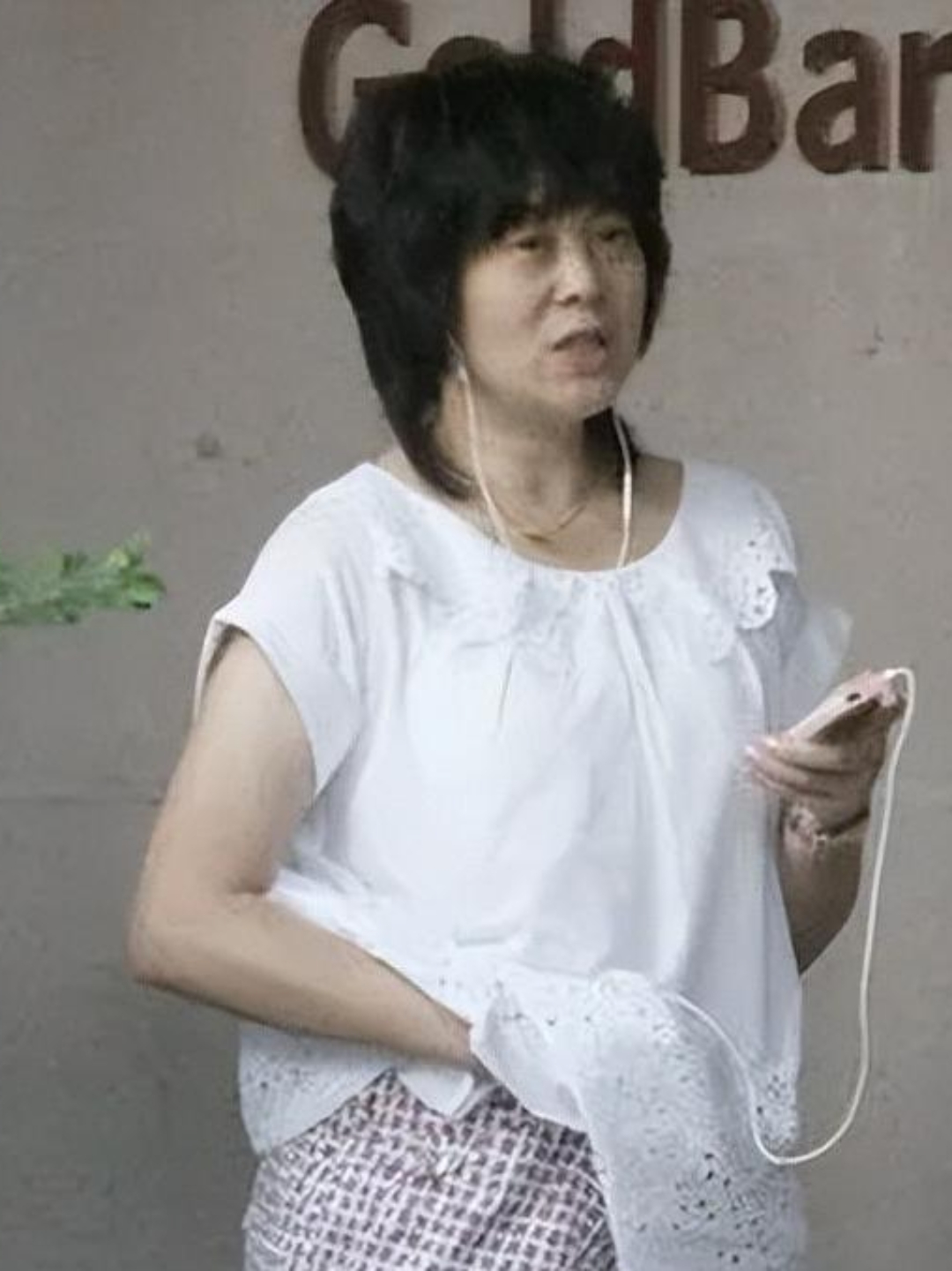 1995年,葛优听了妻子贺聪的话,拿出全部存款350万,一口气在北京三环内