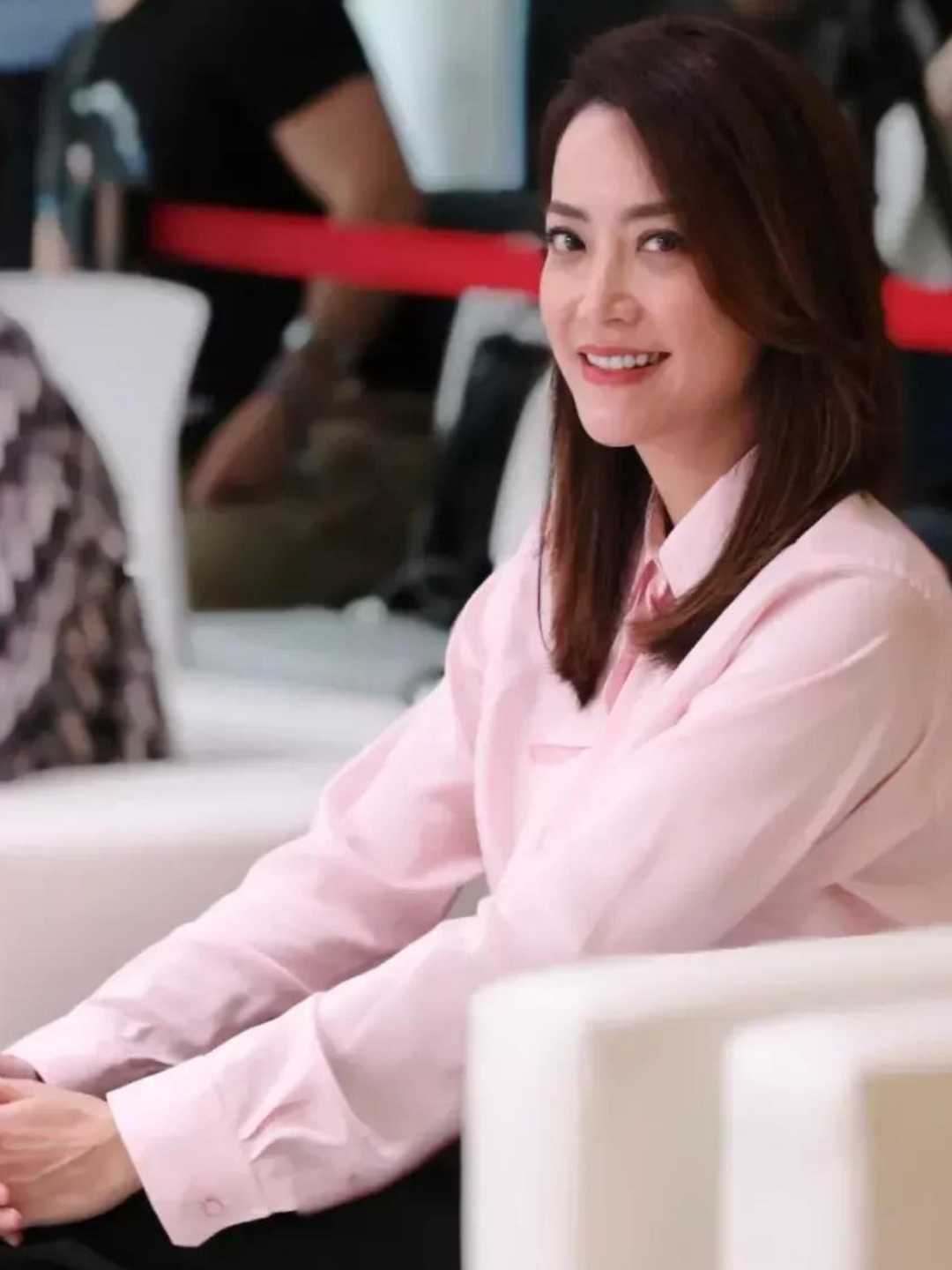 那年,谢霆锋的女助理霍汶希被男友甩了,不久以后,她才发现自己已经