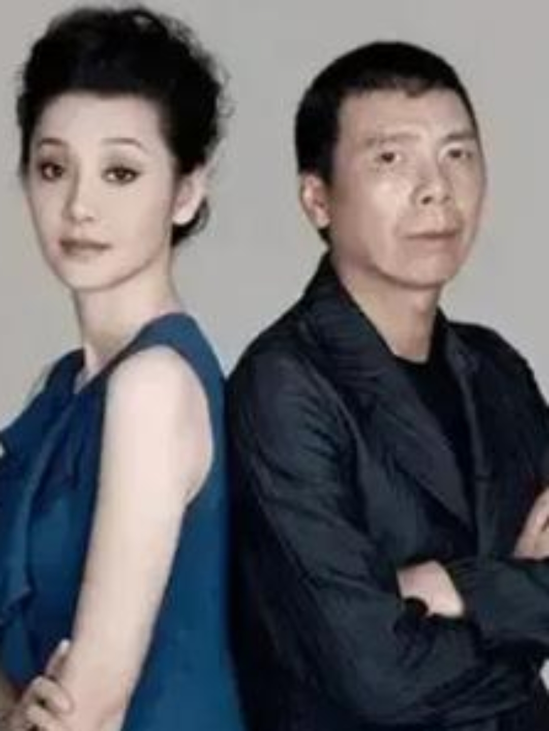 徐帆接到一个信息,发现老公冯小刚一下花了2000多万,徐帆赶紧给冯小刚