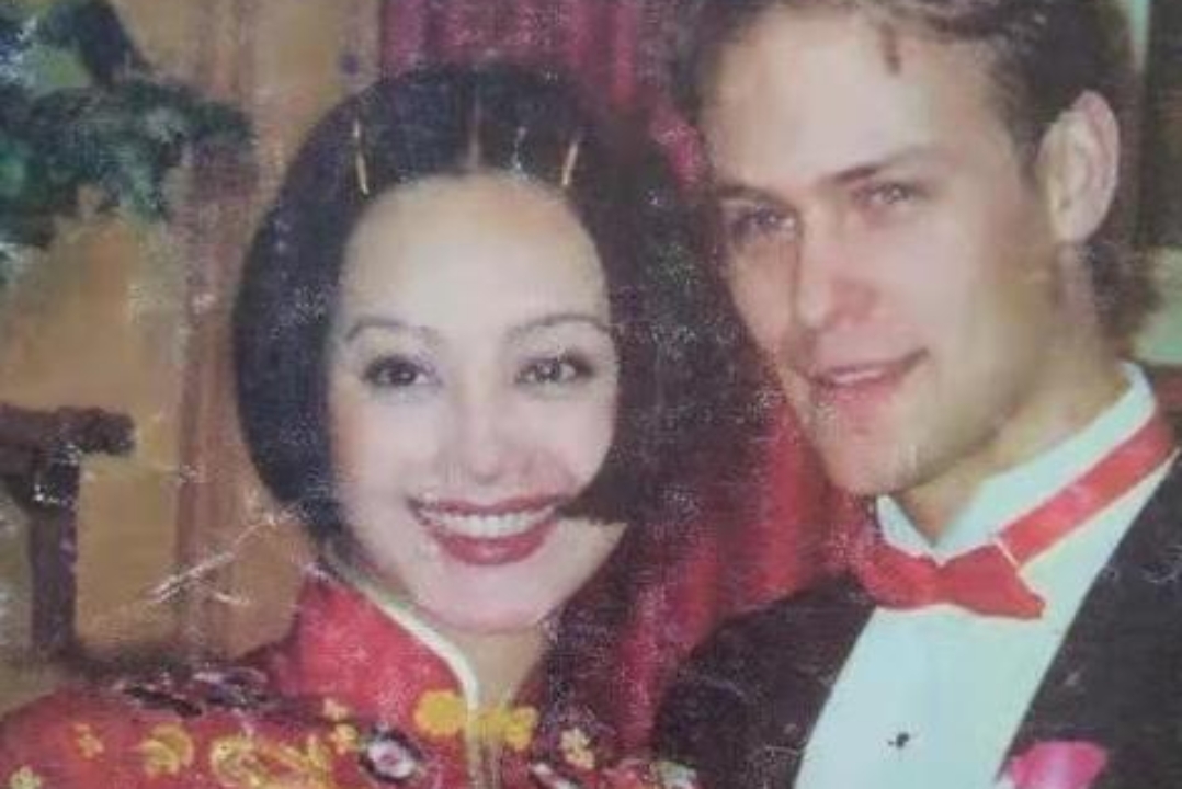1997年,宁静嫁给美国演员保罗,保罗的父母是农场主,非常大方地说:"