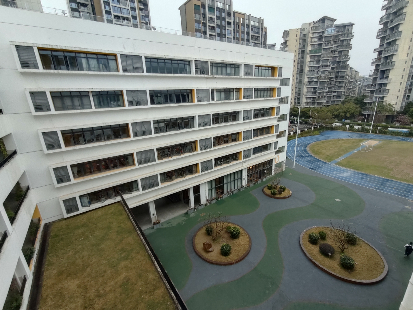 今天是娃新学期报到的日子,碰上元宵节