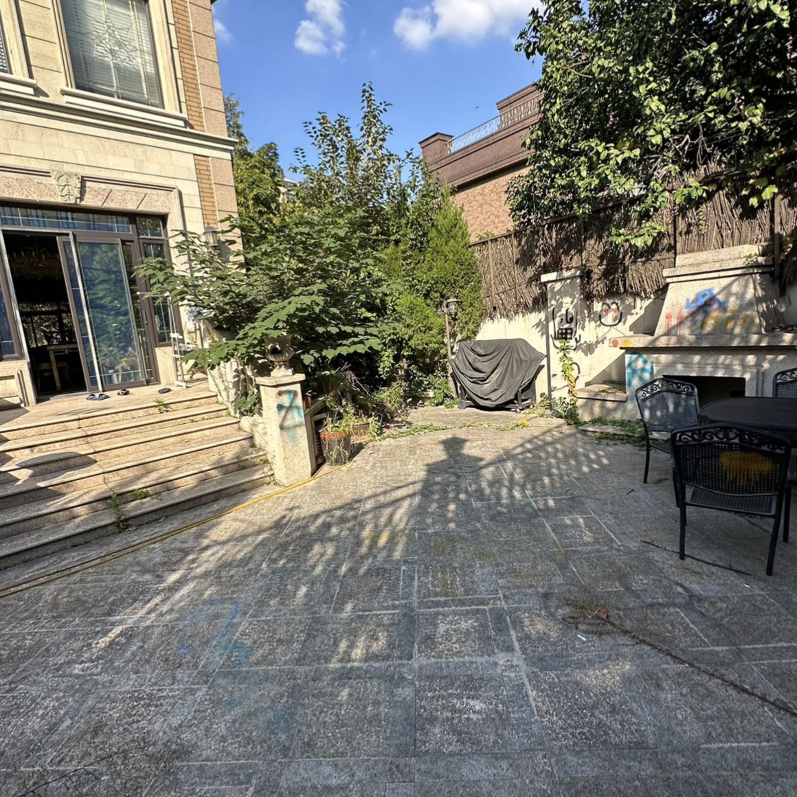 古北臻园独幢花园别墅,708平, 地上两层 阁楼 地下室,带私家电梯,精