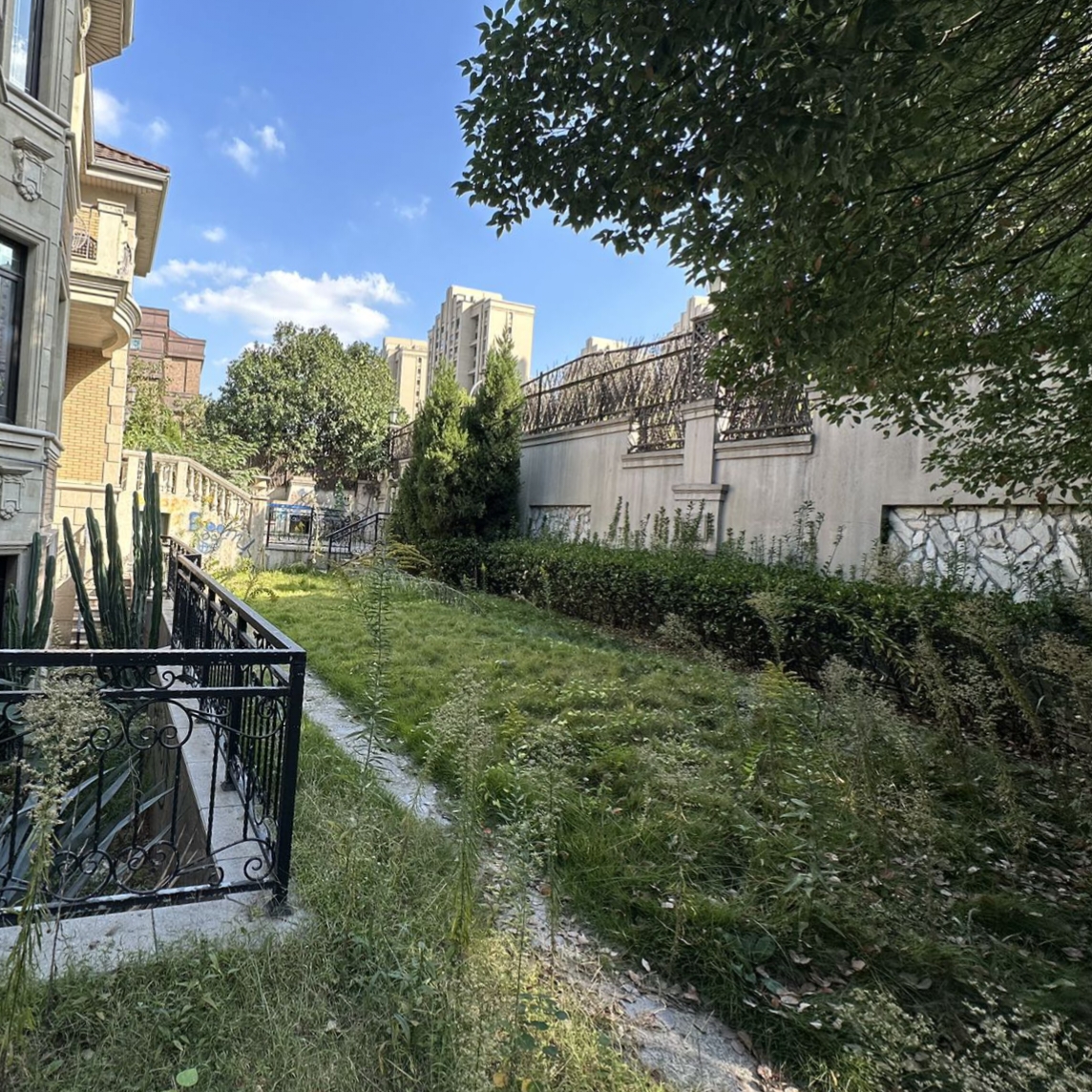 古北臻园独幢花园别墅,708平, 地上两层 阁楼 地下室,带私家电梯,精