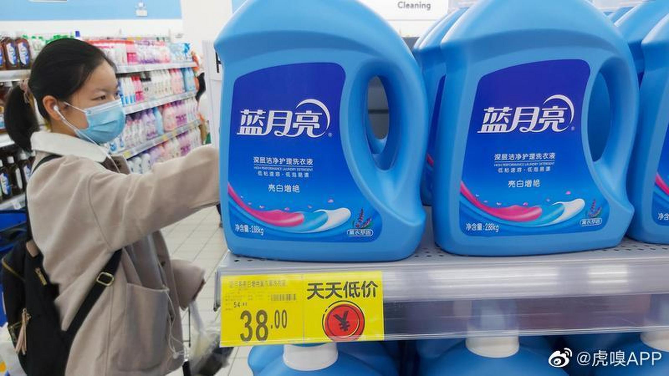 【蓝月亮上市,创始人之妻潘东踏入亿万富豪队列】 12月16日,港股市场