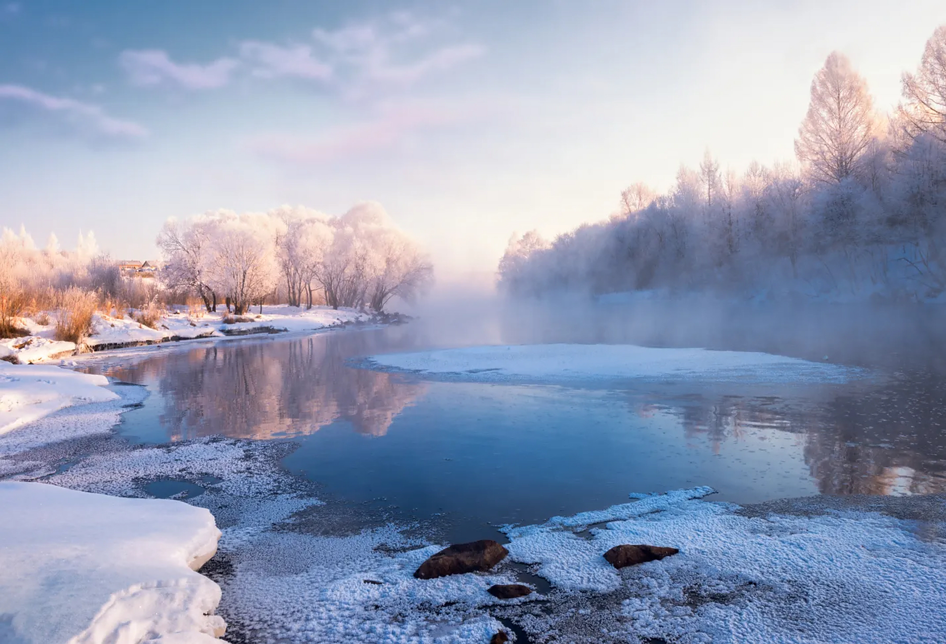 七律·吟立冬  秋风寄信立冬吟,渺远苍穹浮紫氲.