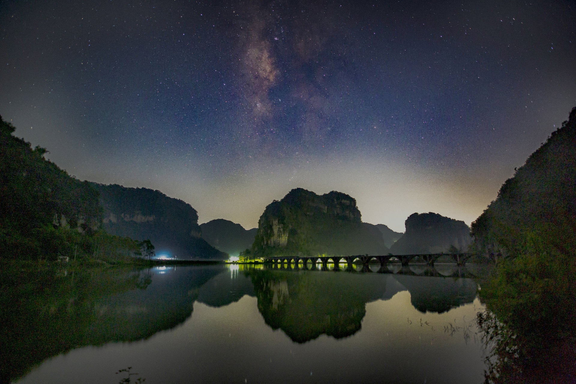 悠悠星河下的东红渡槽 东红渡槽位于广西上林县澄泰乡东红湿地公园内