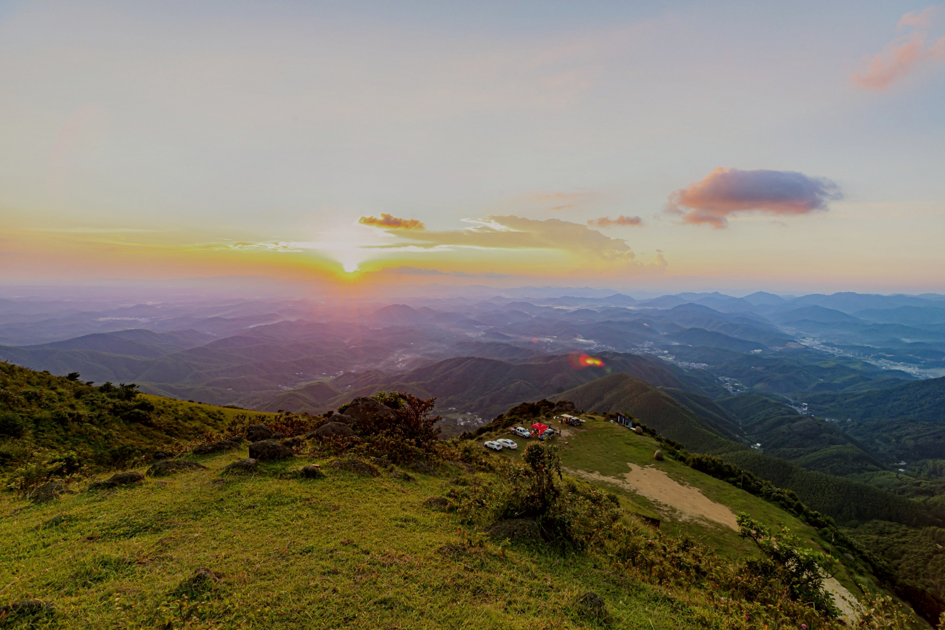云飞嶂游记 云飞嶂,山岭风景区,坐落在广西壮族自治区玉林市博白县西