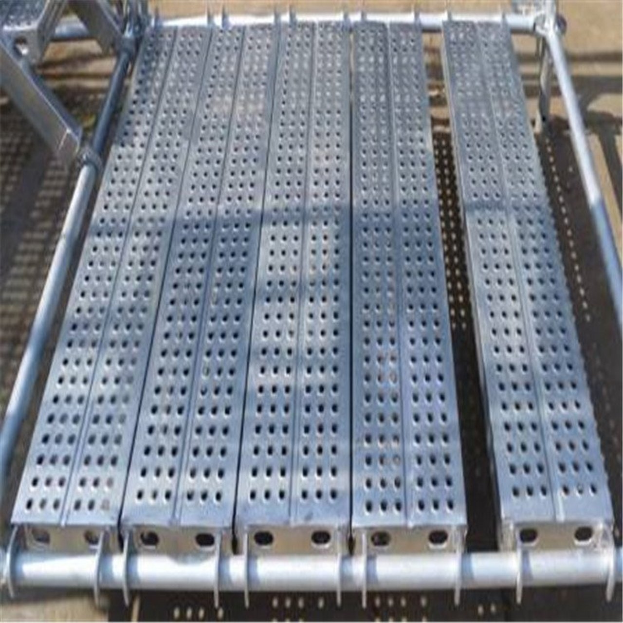 钢脚手板～热镀锌钢跳板,脚手架子板,铁跳板,工程踏板.