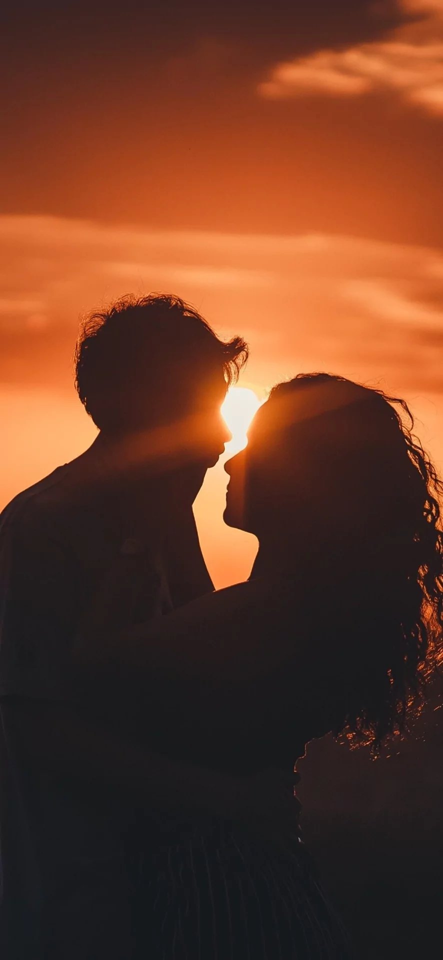 93浪漫剪影,亲吻瞬间93  这张照片仿佛捕捉了一对恋人最甜蜜的