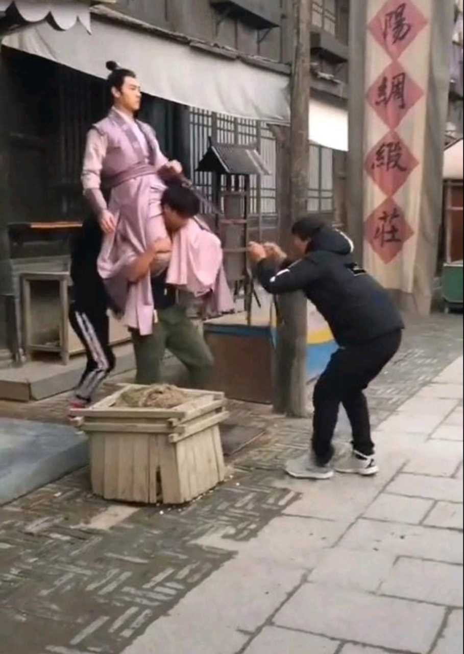 原来电视剧里骑马的戏是这样拍的,真是想不到啊!