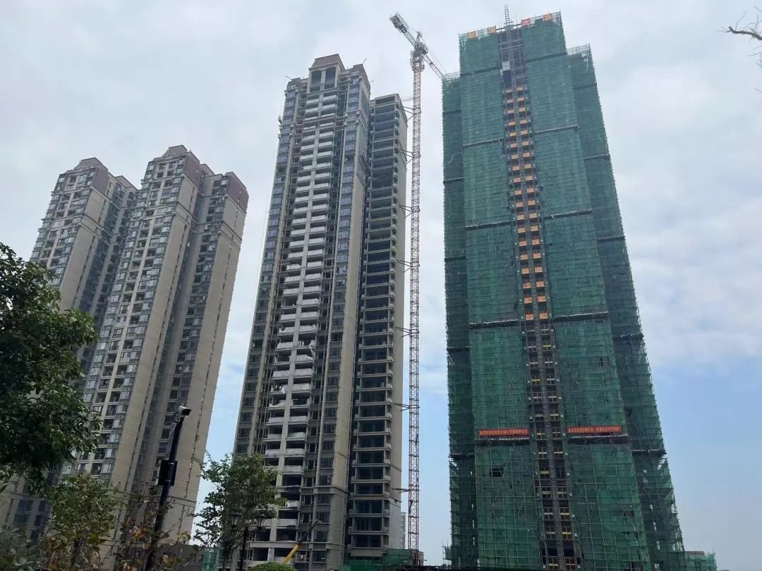 初心不改,匠心不负,经过数个日夜的复工"保交楼",桂林恒大城33#大境已