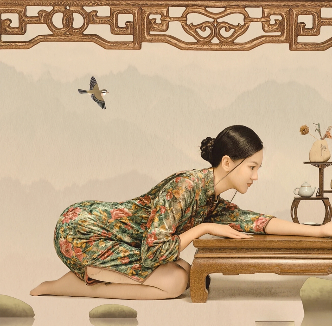 中国工笔画旗袍美人