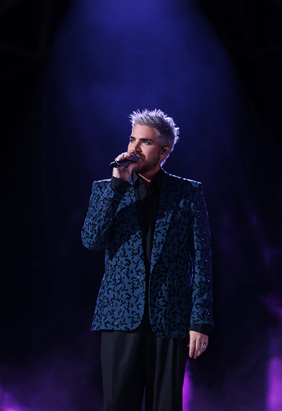 记得当时亚当自己说过这是他最贵的衣服,2019年奥斯卡结束后,他就放到