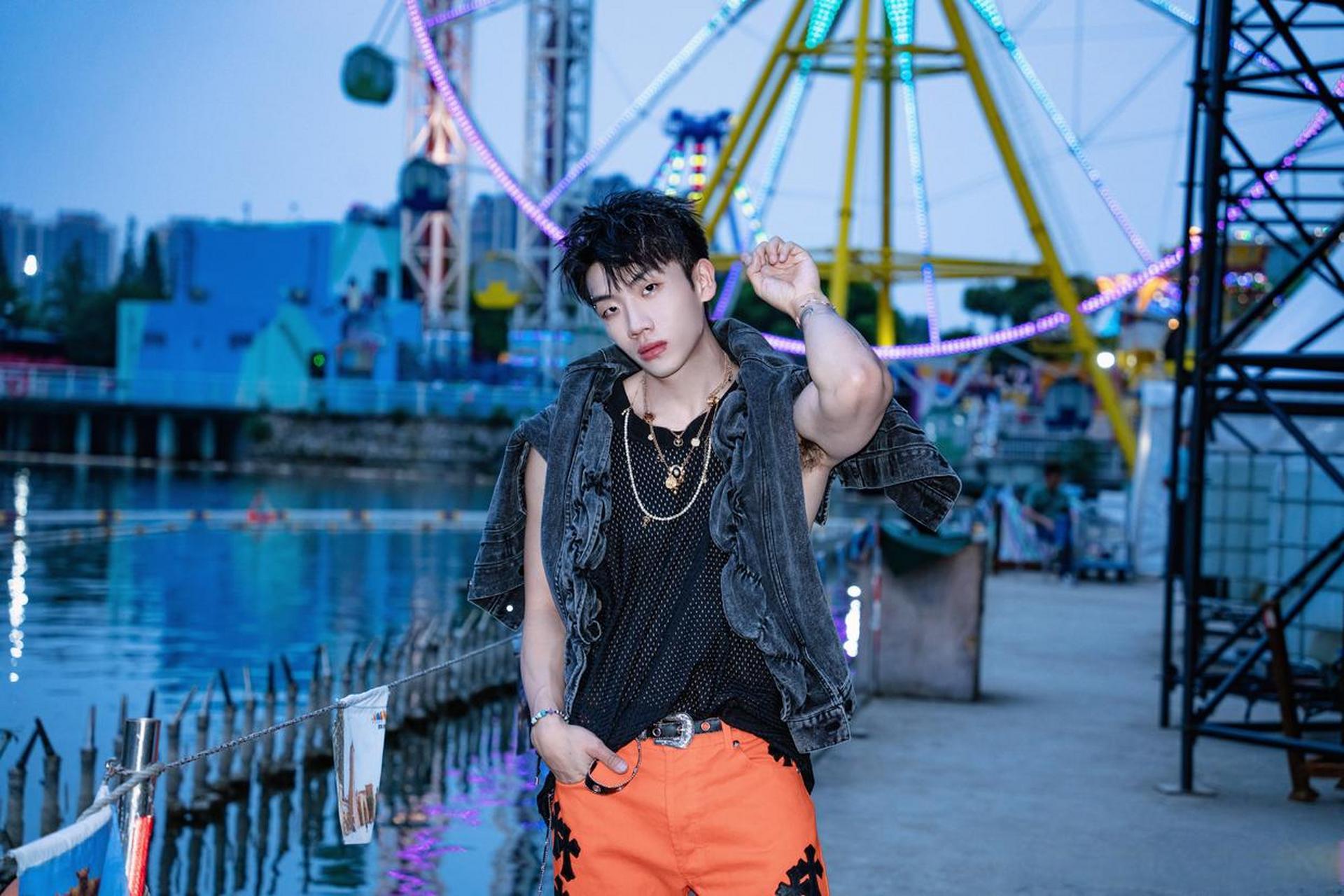 夏日小苏打[耶耶耶]帅哥的腋毛很性感哦!你觉得哪一张最靓呢?[嘻嘻]