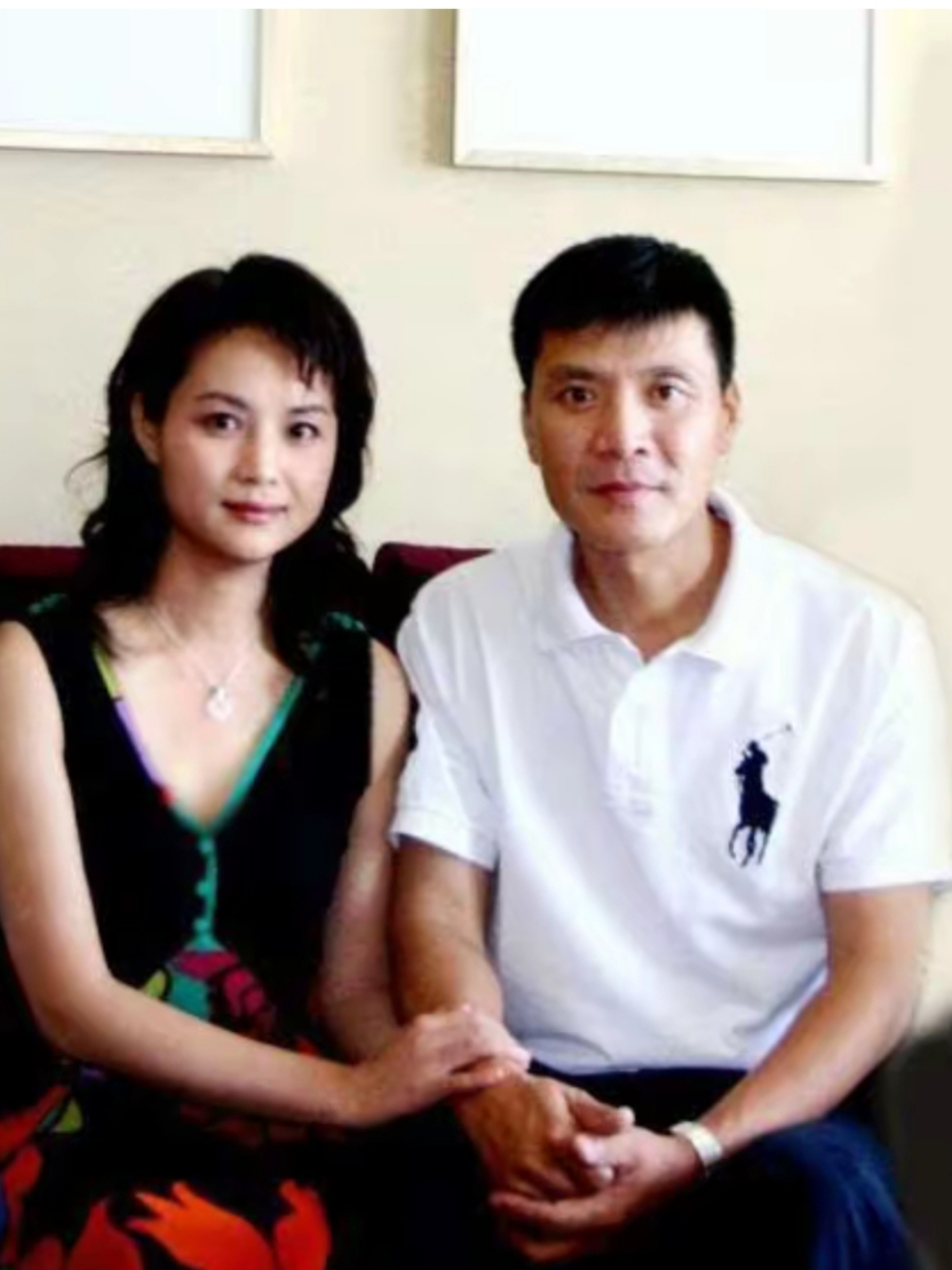 刘之冰和妻子茹萍是一对模范夫妻