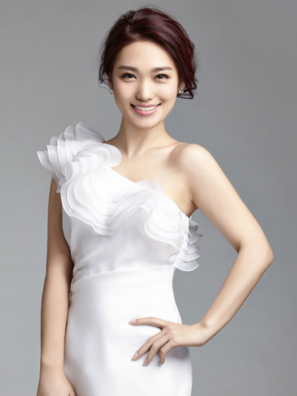 笑容甜美又知性优雅的美女主持人蓝羽.蓝羽,央视六公主当家