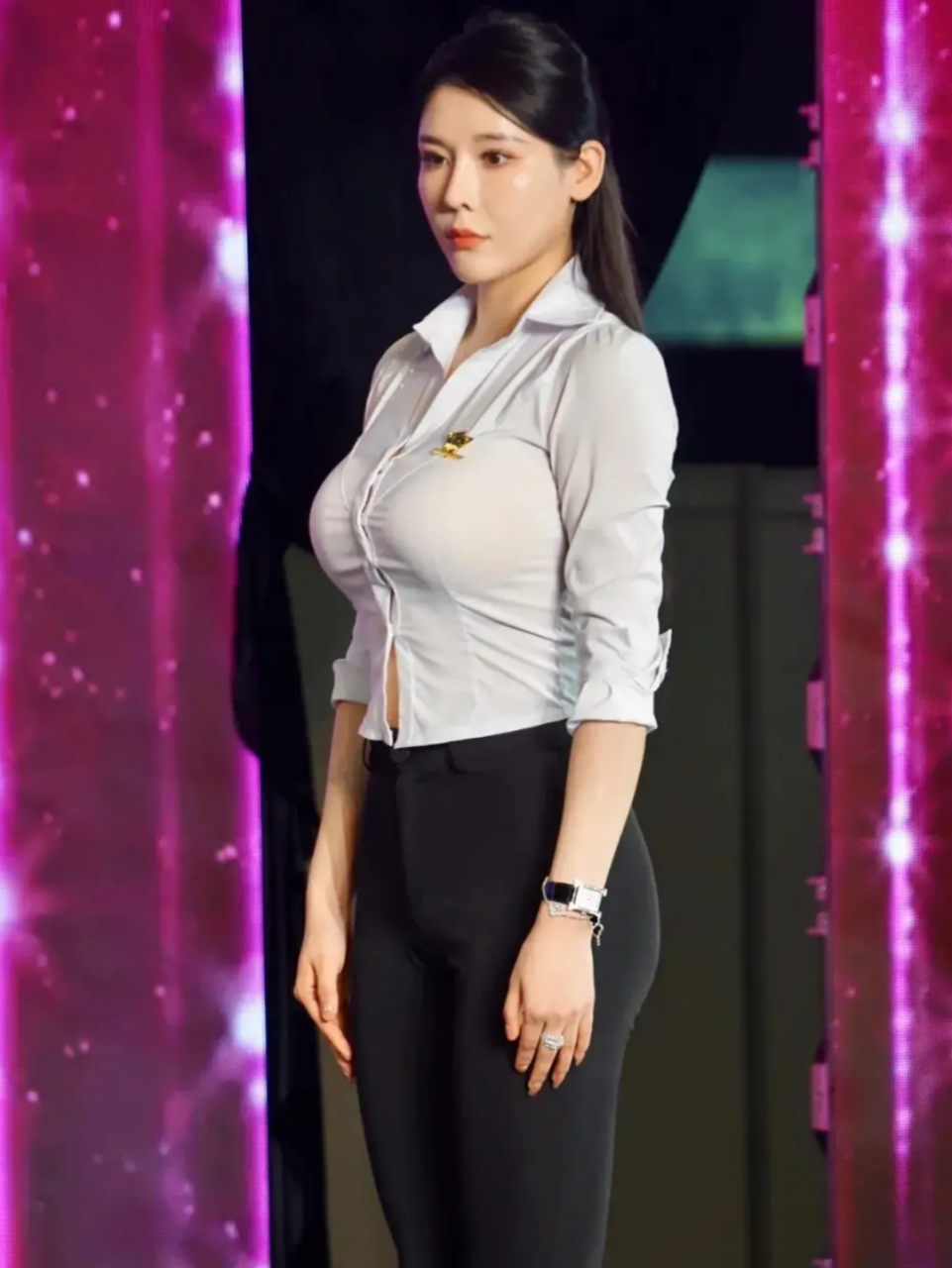 有中国"臀神"称号的女神——刘太阳,魅力四射,风情万种,美艳动人,身材