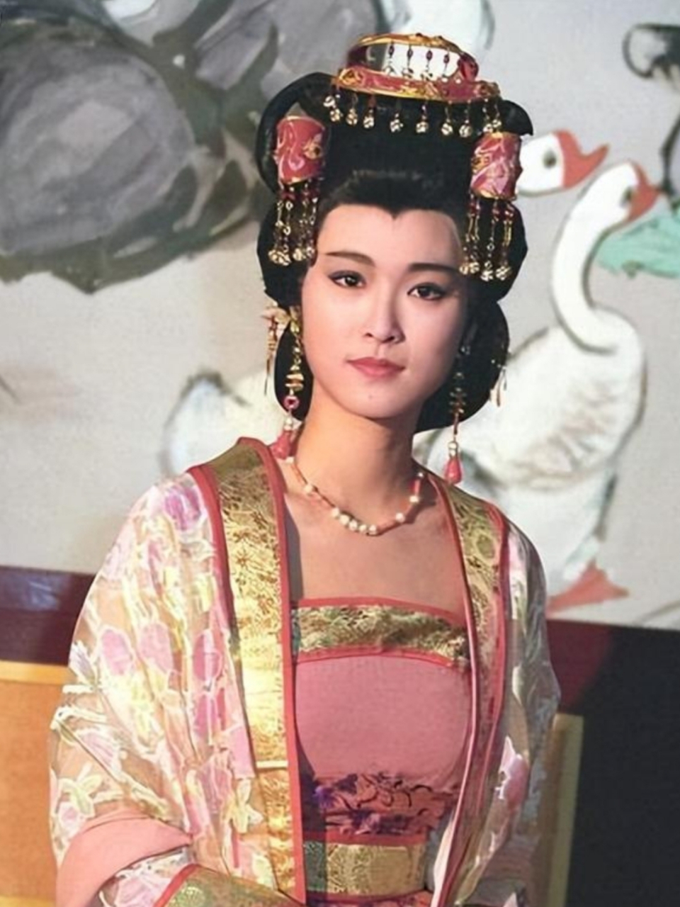 美女童爱玲:出道就演长孙皇后,戏内角色贵气,戏外漂亮年轻.
