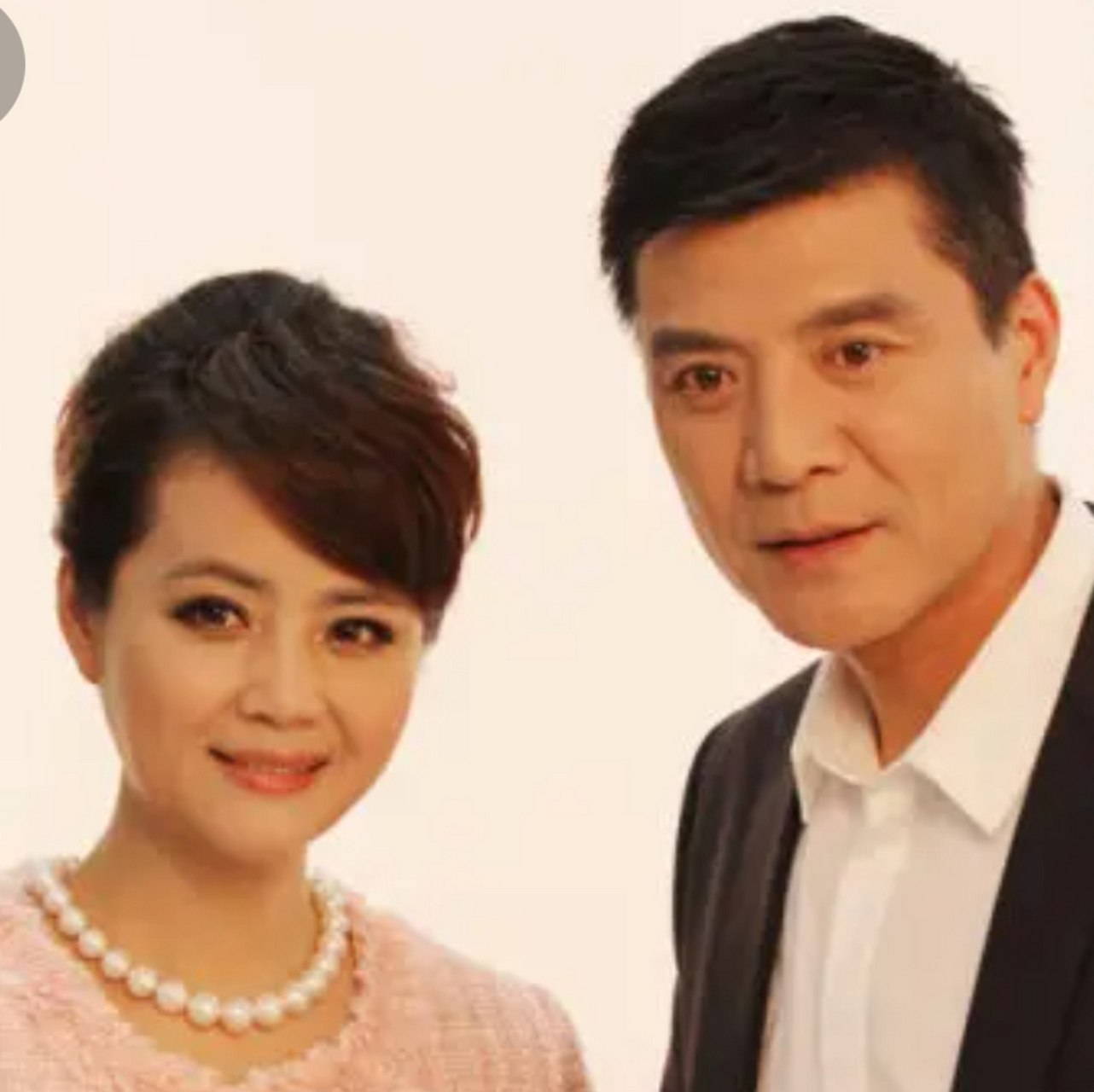 刘之冰和妻子茹萍是一对模范夫妻