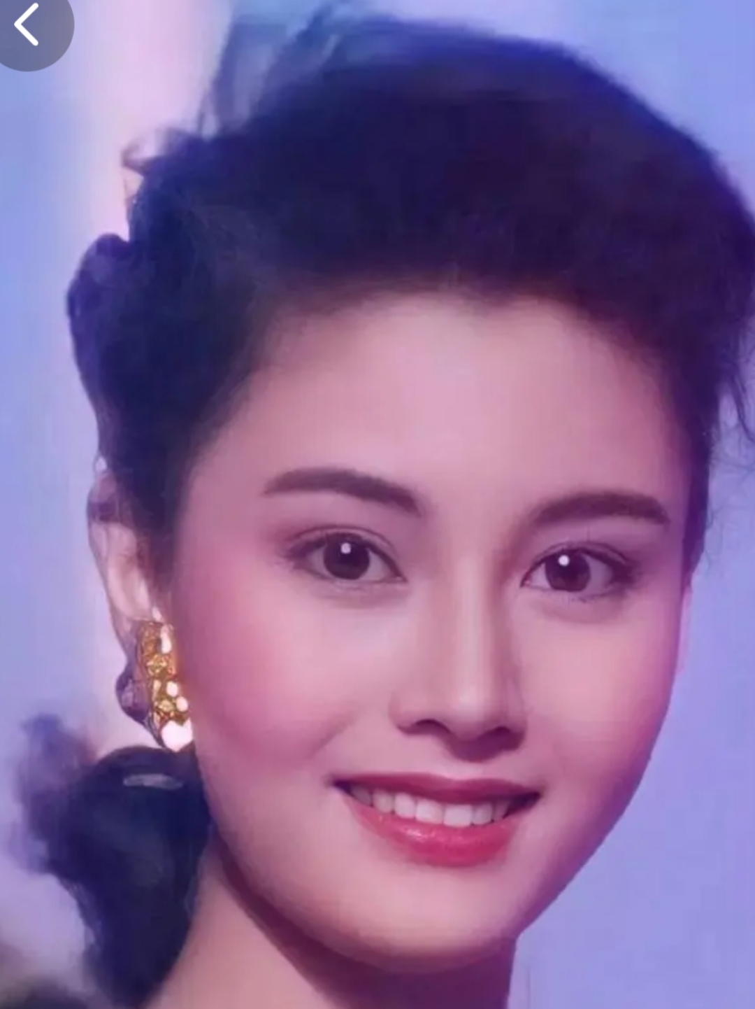 李嘉欣,她的美,是那种举手投足间流露出的优雅与大方.