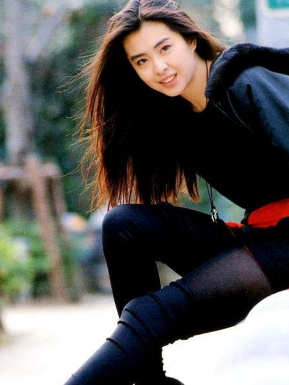 王祖贤,经典的港风美人,剑眉星目,英姿飒爽,怼脸拍无敌,动态比静态更