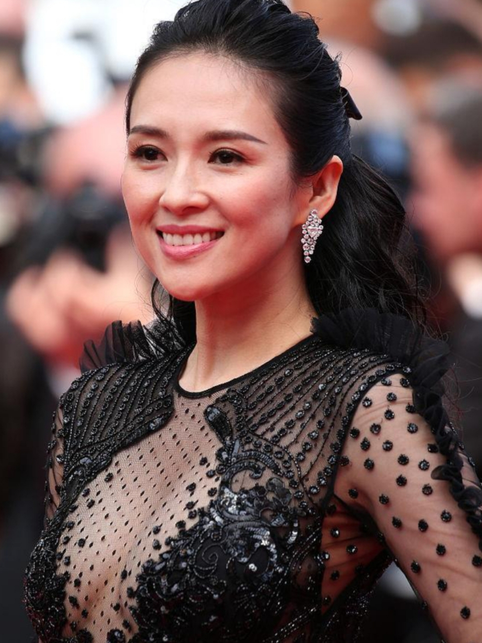 "熬夜不是罪,热爱才是真谛!"章子怡出席活动,依旧美好!