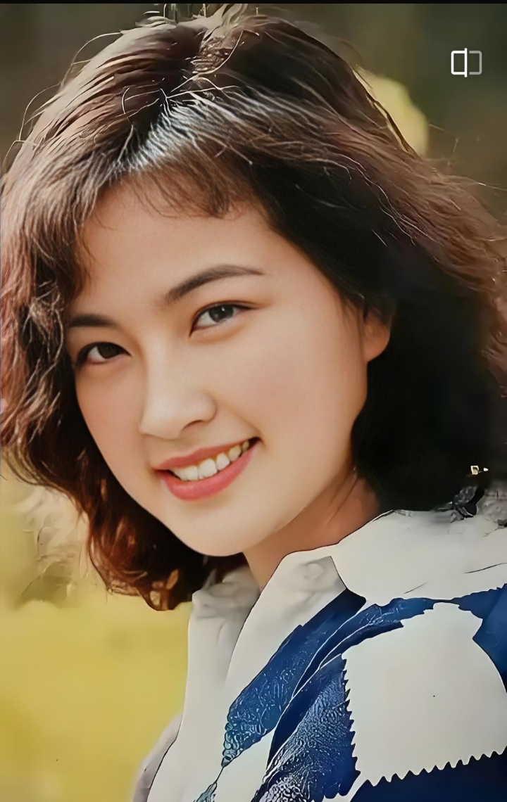 1990年,刘晓庆毅然投身商海,凭借敏锐的商业头脑和果敢的决策力,在