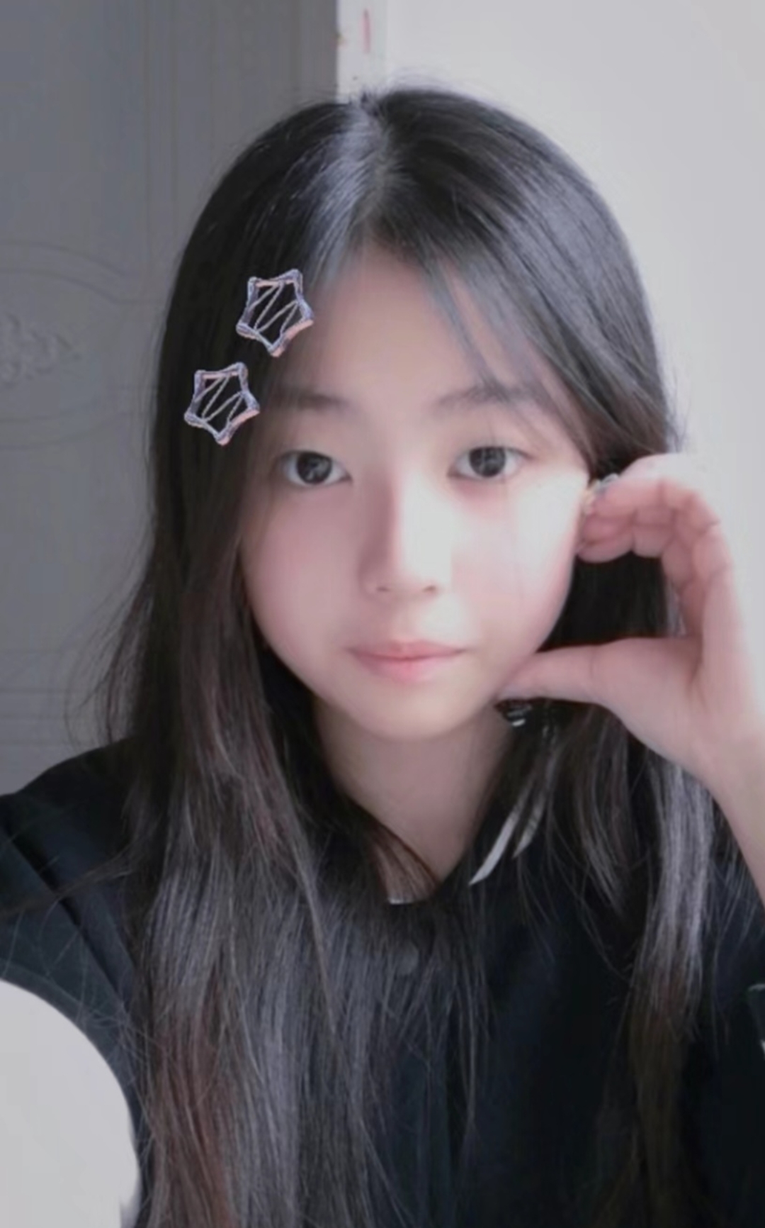 15岁的女儿告诉妈妈:她晚上睡觉的时候老是感觉有什么东西往里面钻,也