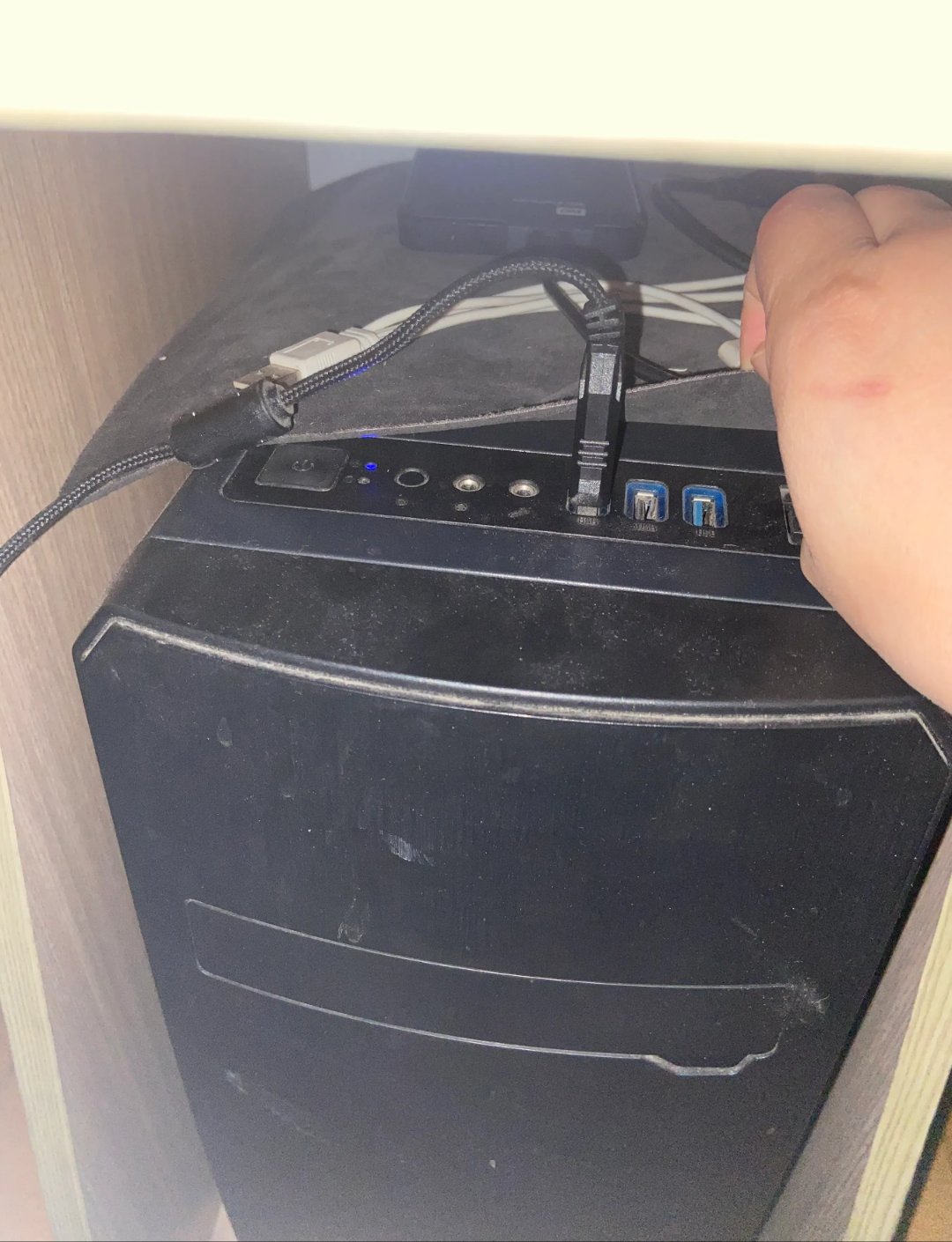 电脑主机很响，电脑主机很响开不了机