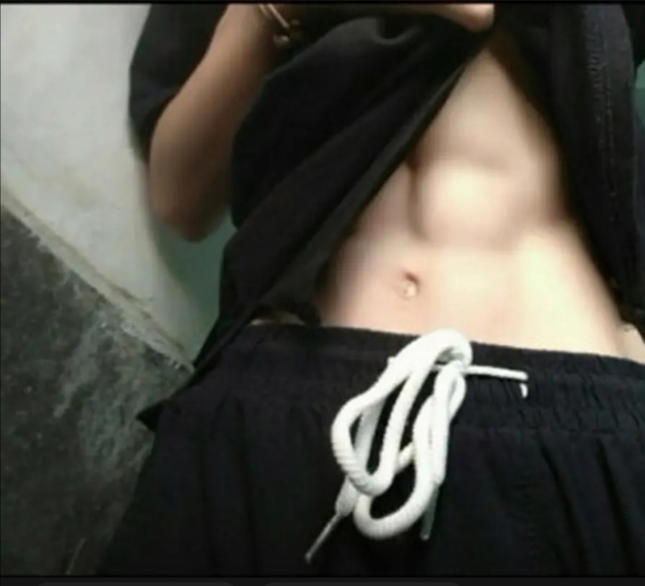 喜欢腹肌图的小姐姐,有腹肌图的话,发给我