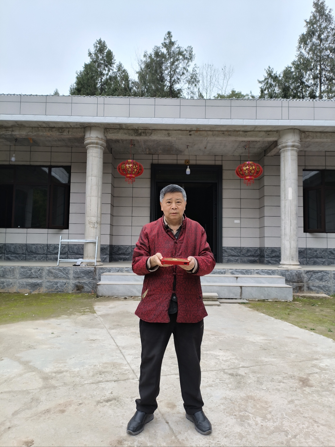 名师周游2025年3月17日在四川省绵阳,为朋友乡村别墅看风水,坐西向东