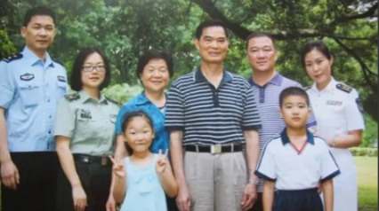 1972年,24岁的女干部李玉枝嫁给了一级伤残战斗英雄,新婚之夜二人同房