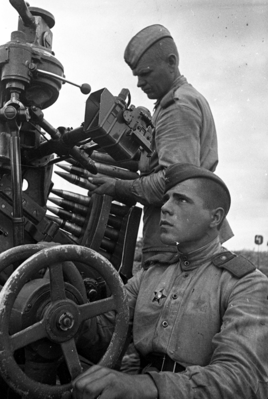 1943年加里宁方面军独立坦克第33旅高射炮兵营61-К型37毫米高射炮