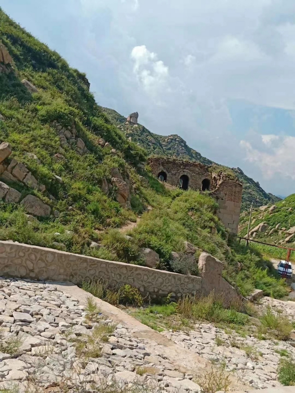 观涞源石窝村长城有感