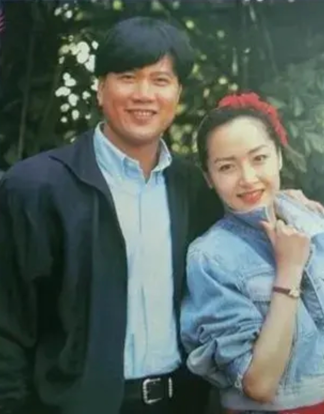 万梓良和前妻田妞的合影,上世纪90年代,万梓良绝对是香港影坛的实力派