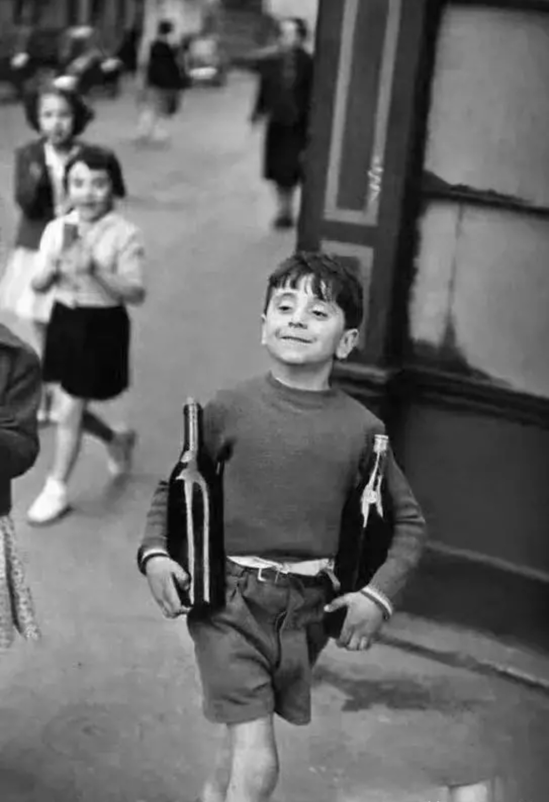 1959年,巴黎,神气活现的小男孩.