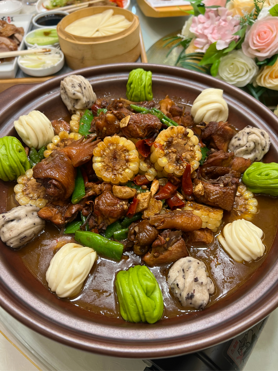 来到河南省驻马店据说开了很多年的老店京都饭店,他们家是清真餐厅,在