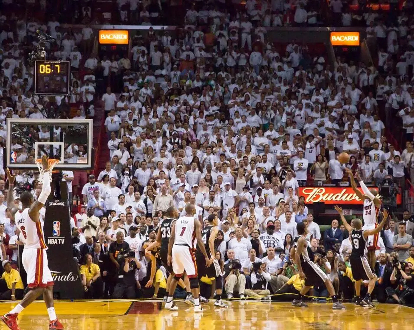 万物皆可云# 同为总决赛绝命三分,雷阿伦和欧文谁的三分意义更大?