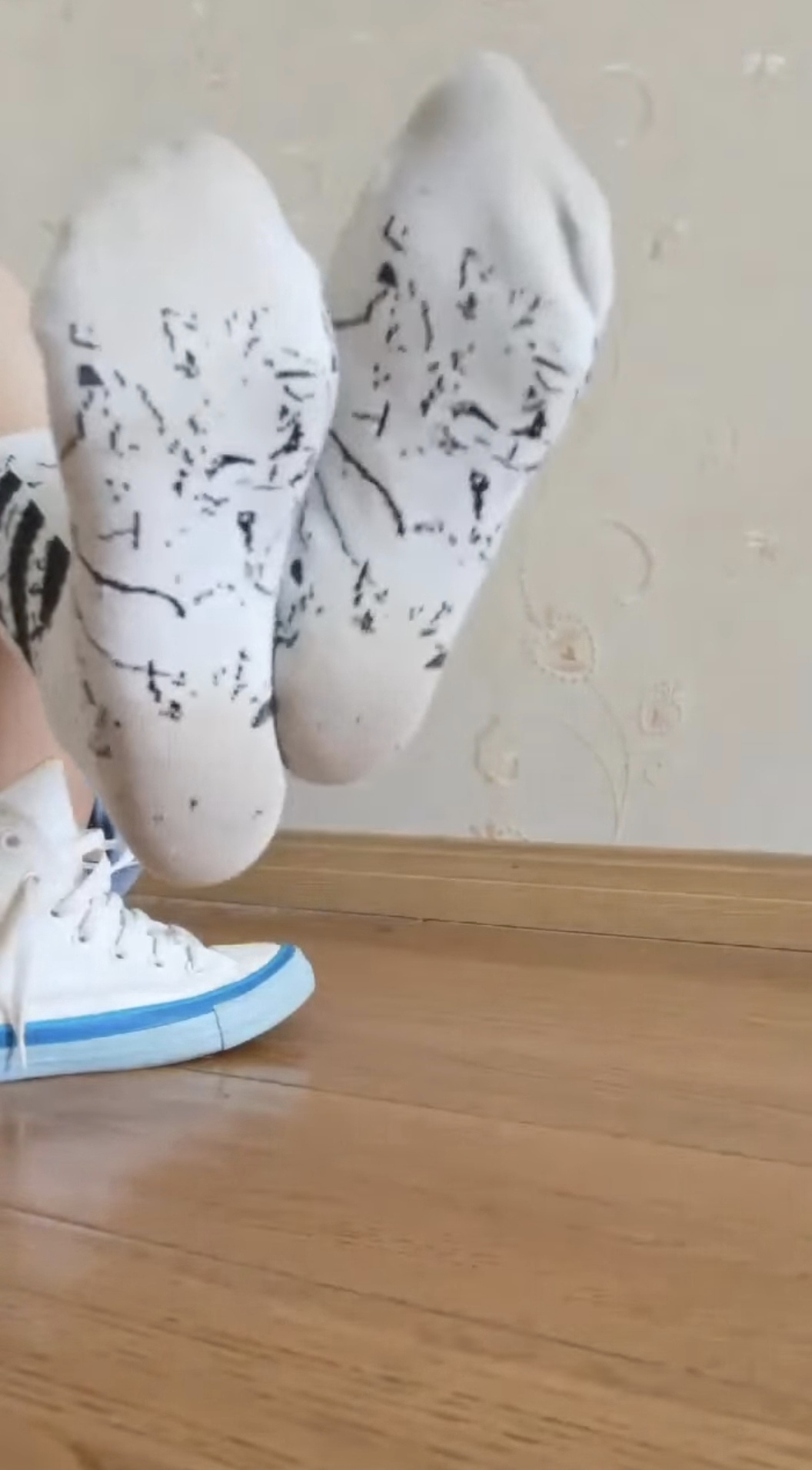 白袜子脏了怎么办