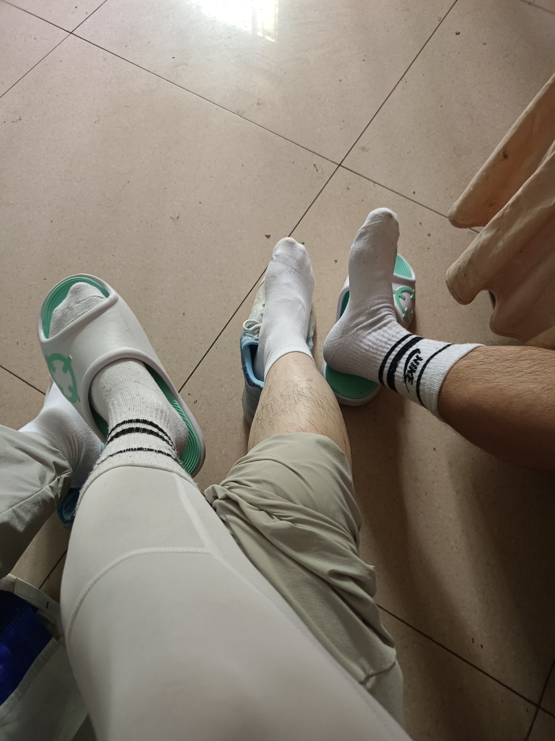 白袜拖鞋