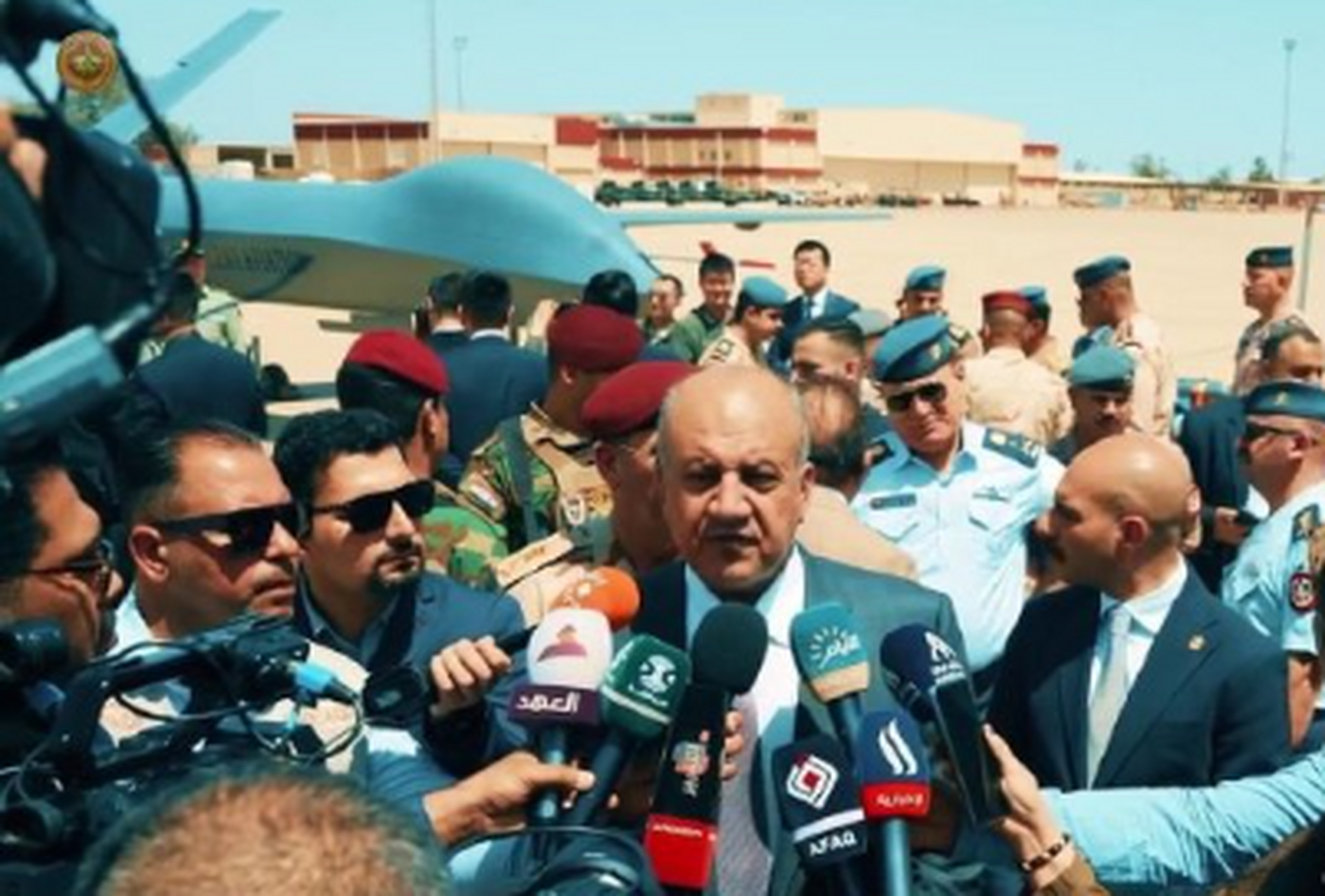 首架彩虹-5大型察打一体无人机交付伊拉克空军.