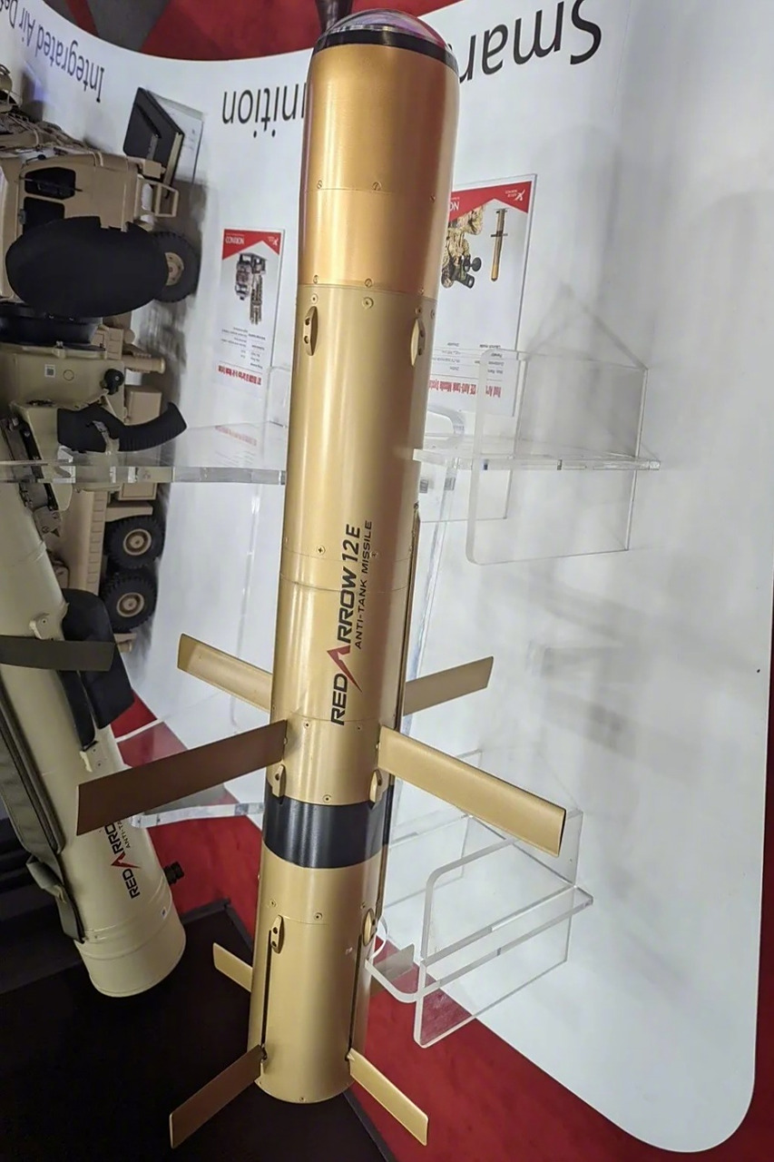 中国在欧洲防务展上展出的红箭-12e出口型单兵反坦克导弹,射程超出