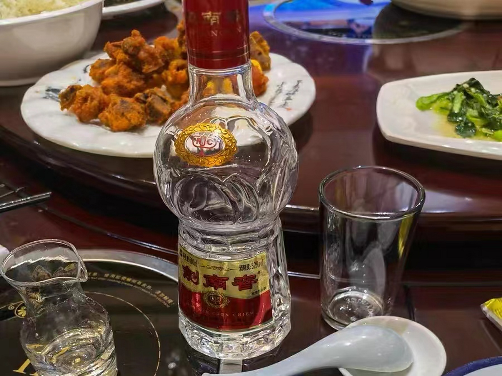 茅台之下,酒桌上开瓶率最高的4款白酒,不含1滴香精,少喝一瓶都很遗憾!