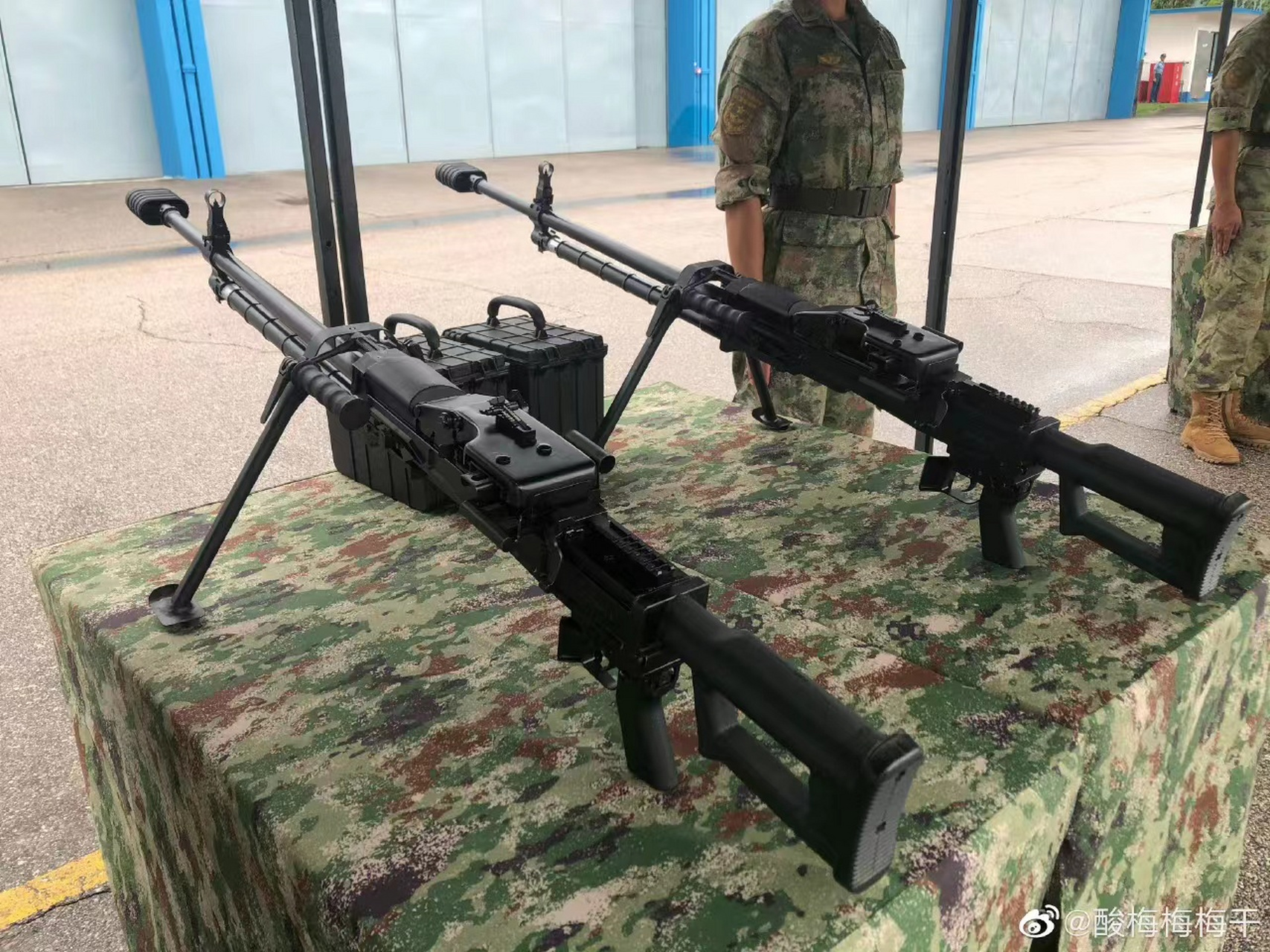 12.7毫米"轻机枪",这是世界最轻最先进的大口径机枪.