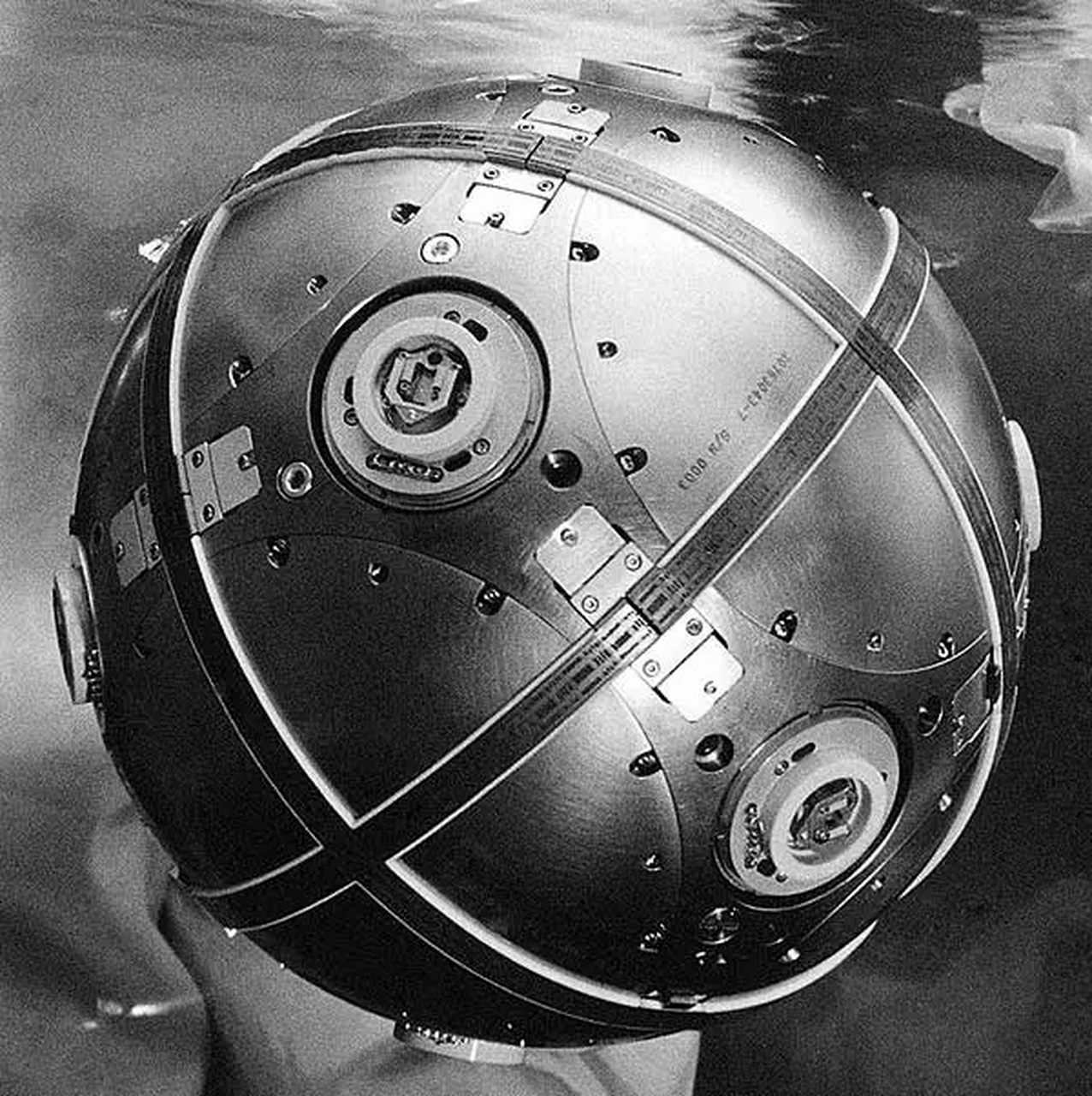 机械陀螺仪的巅峰:射程1万公里,偏差100米.