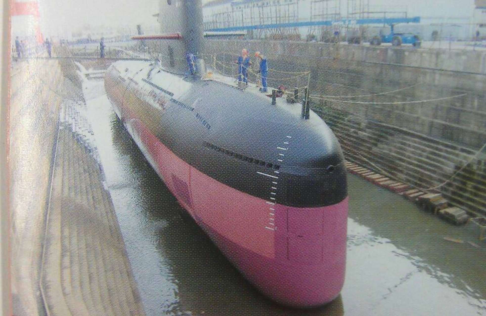 你知道海军039常规潜艇的下半身是啥颜色的吗?