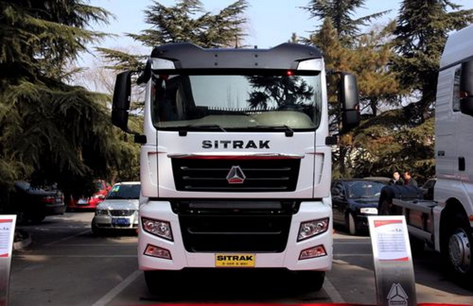 俄罗斯"卡玛兹"卡车的月销售量首次输给了中国重汽的"汕德卡"重卡.