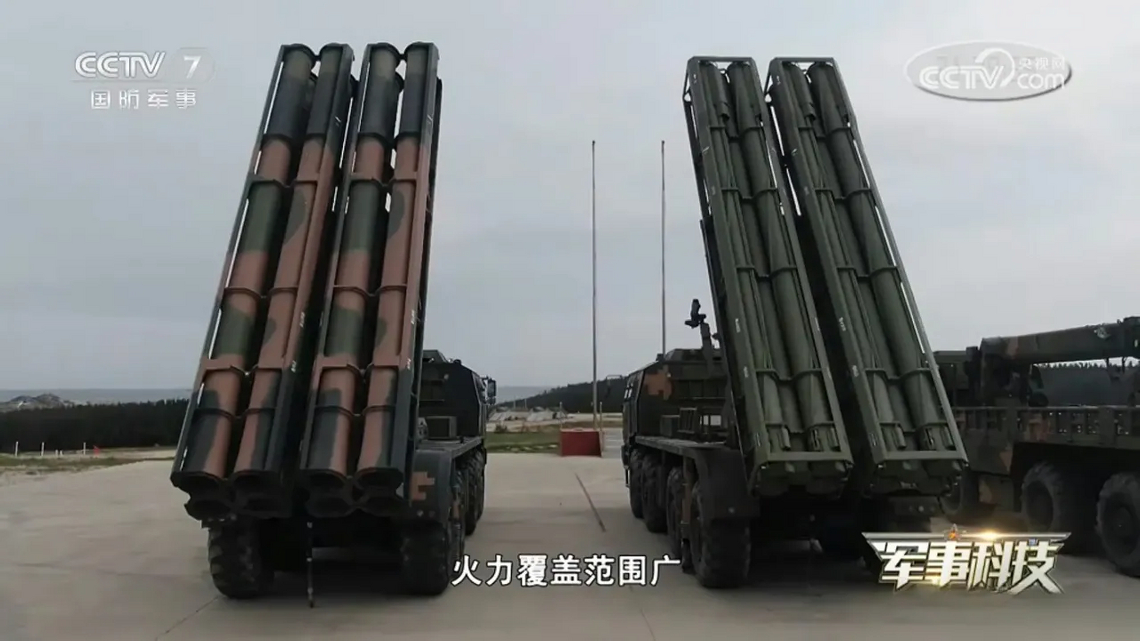 pch-19式火箭炮的两款火箭弹的同角度对比,分别是300毫米与370毫米